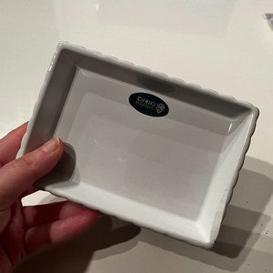 Trinket Dish / Soap Dish (White Ceramic with‎ Metal Base) (new /accessory/x)